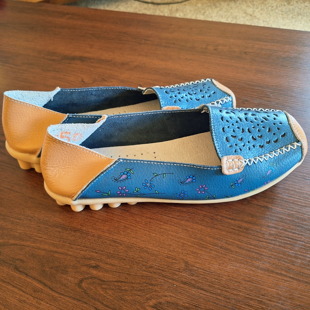 NWOT Blue Tan Moccasins w Perforated Design Teal Breathable Leather Sz 9 - Picture 2 of 7